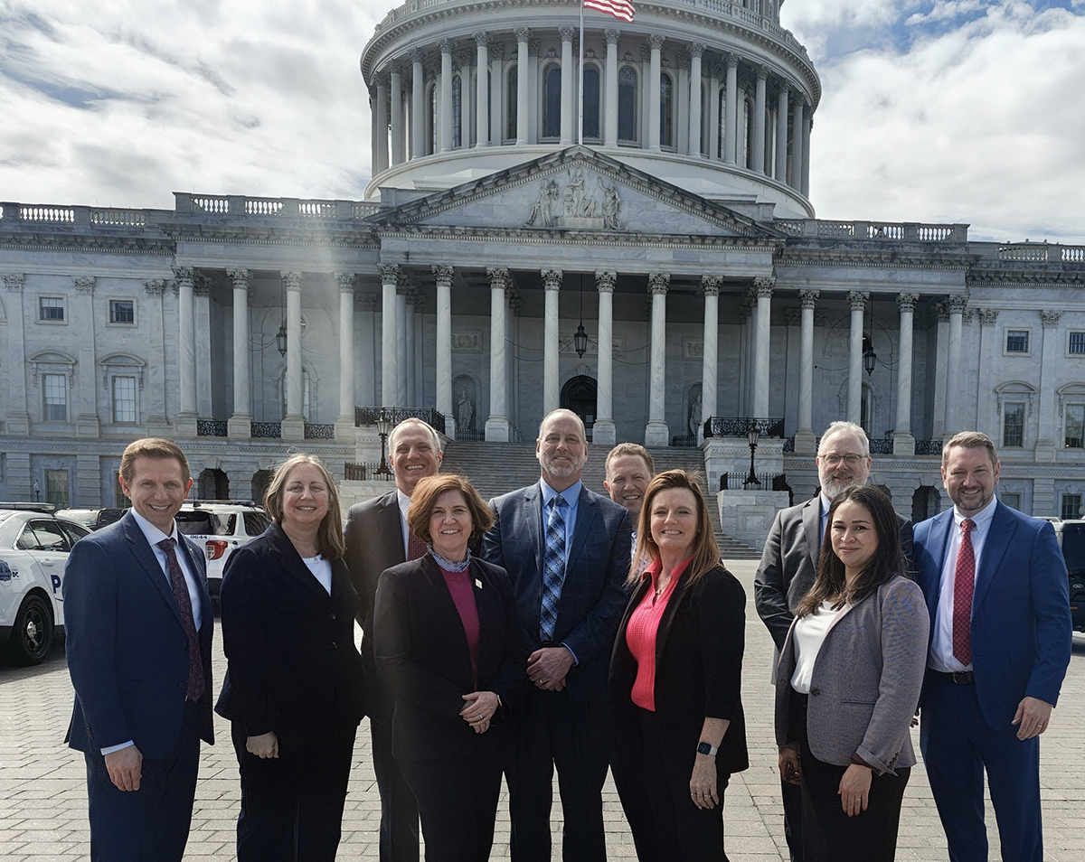 group outside federal capitol